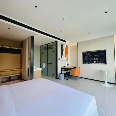 Hemuyueju Hotel (Weichang Mulan New World)