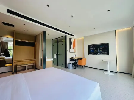 Hemuyueju Hotel (Weichang Mulan New World)