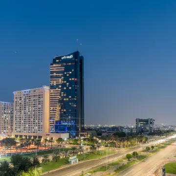 Dusit Thani Abu Dhabi Отели рядом с достопримечательностью «Торговый центр Mushrif»