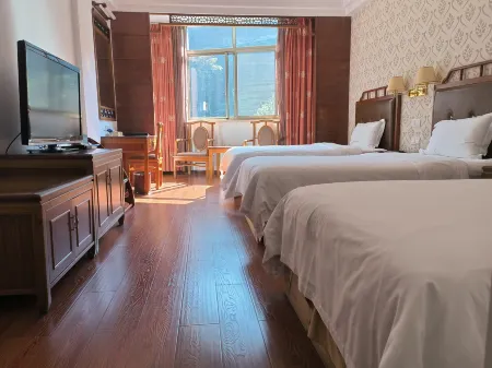 Jixiang Tiankeshe Hotel Отели рядом с достопримечательностью «Yearning Tea Plantation Tourist Attraction»