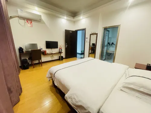 Rongjiang Binjiang Huali Hotel