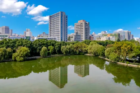 Dajiuhua Hotel (Mount Jiuhua) Отели рядом с достопримечательностью «Pingtianhu Lotus Platform»