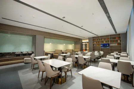 Pine Fruit Hotel (Zhengzhou High-tech Zone headquarters Enterprise Base Store) Отели рядом с достопримечательностью «Zhengzhou University of Light Industry (Shuiniuzhang)»