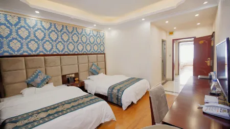 Yunxi Mountain and Moon Hotel