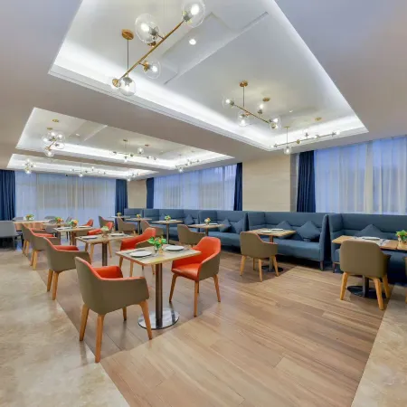 Silk Road Ruihua Hotel (Zhangye West High-Speed Railway Station)