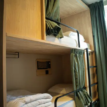 The Bee Hostel Отели рядом с достопримечательностью «Выставка «Тайны тела. Вселенная внутри»»