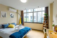 Donglanli Self-service Apartment (Linyihe Road Metro Branch) - พร้อมระเบียง