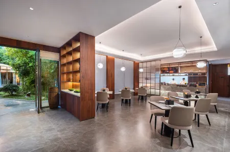 IntercityHotel Jingdezhen Отели рядом с достопримечательностью «Moon Lake Scenic Area»