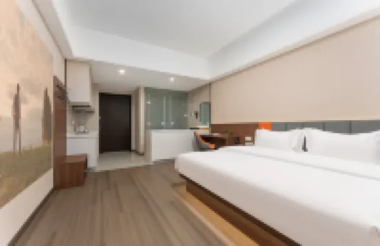 Quanyao Hotel (Jinan West Railway Station Shandong International Convention and Exhibition Center)