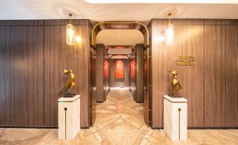 Golden Eight Immortals Hotel