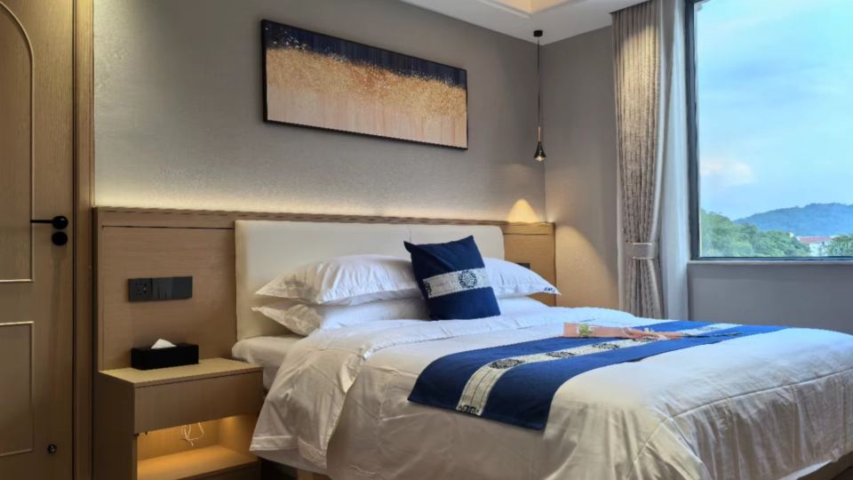 Lvzhou Holiday Hotel