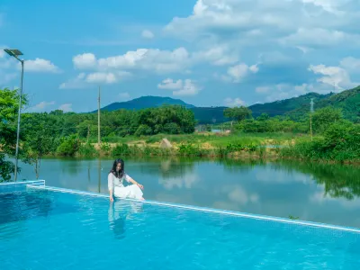 英西峯林走廊·麴塵花湯泉民宿 鄰近英西峯林洞天仙境-民俗文化街的酒店