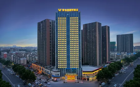 Vienna International Hotel (Luohe Exhibition Center Songjiang Food Street Branch) Отели рядом с достопримечательностью «Huanghe Square»