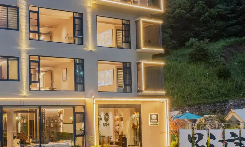 Floral Hotel ·  Yinglu Hotel(Shennongjia Dajiuhu Branch)