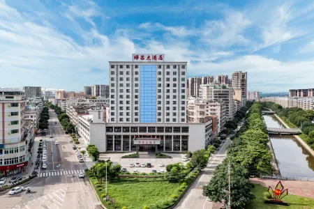 Huachang Grand Hotel Отели рядом с достопримечательностью «Guangdong Shenguangshan Forest Park»