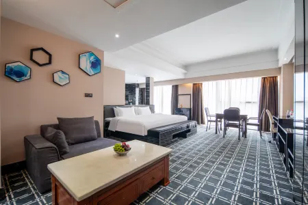 Rezen Select Hotel (Wenshan Dongfeng Road Pedestrian Street)