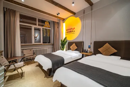 Manzhouli Eurasian Hotel Отели рядом с достопримечательностью «Manchuria Boundary Gate»