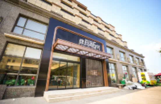 Banyuewan No. 6 Hotel (Banyuewan Beach) Hotels near Half Moon Bay Beach