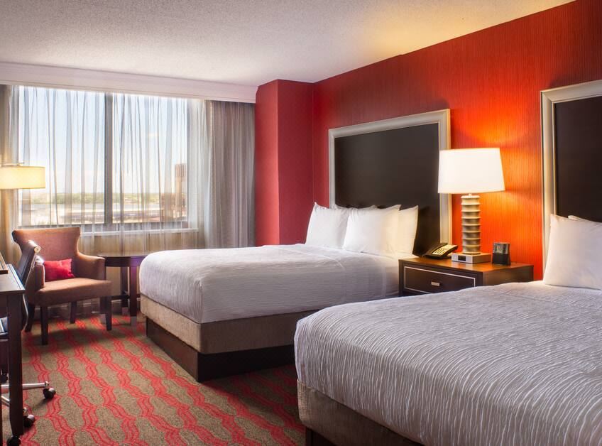 1. 더블트리 바이 ..