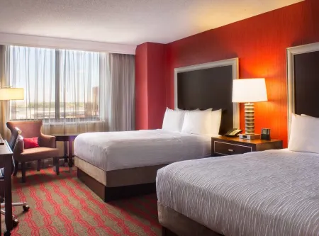 DoubleTree by Hilton New York LaGuardia Airport Отели рядом с достопримечательностью «Free Synagogue of Flushing»