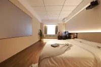 Frontier Wisdom E-sports Hotel (Jinan Harmony Square West Market)