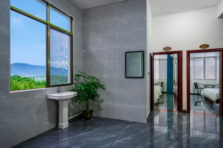 Liuyuan Homestay (Lingchuan Daxu Ancient Town) Отели рядом с достопримечательностью «Li River Craftsman Village»