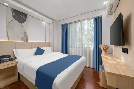 Yinuo Hotel (Guangzhou Shangxiajiu Pedestrian Street Yongqingfang Branch) Отели рядом с достопримечательностью «Laodian Museum»