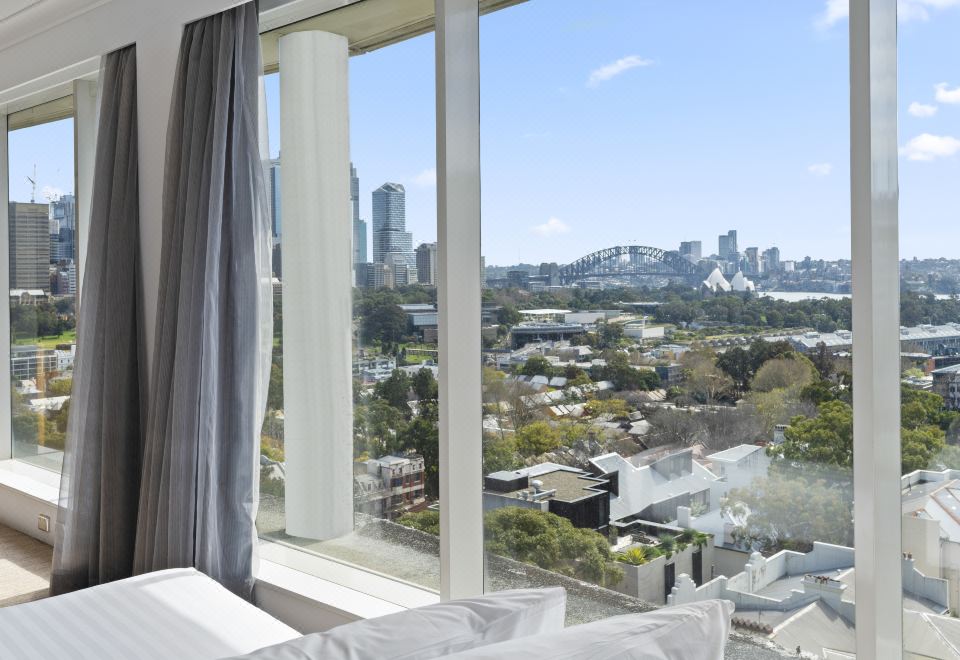 Holiday Inn Potts Point - Sydney Over view