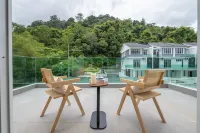 【La Ferringhi Villa】25 pax/Courtyard/Backyard/Bathtub/Pool Table/Mahjong/BBQ Grill/3 mins to beach