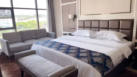 Yingjiang Triumph Hotel Отели рядом с достопримечательностью «Phoenix Hot Spring»