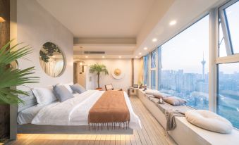 Invis - High-Rise Panoramic Art Apartment (Chengdu Taikoo Li Store)