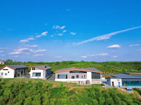 Liangqi Mountain Courtyard B&B Отели в г. Гуаншань