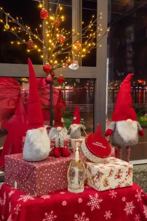 Happy Day Riverside Hotel & Spa Danang Отели рядом с достопримечательностью «Cao Dai Temple»