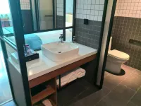 Elong Deluxe International Hotel (Guangzhou North Station Sunac Culture & Tourism City) Hotel in zona Guangdong No.2 Normal College