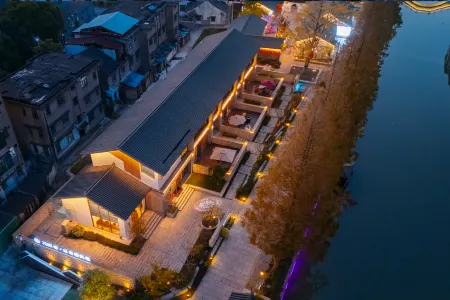 Floral Lux Hotel · Pomegranate Hotel