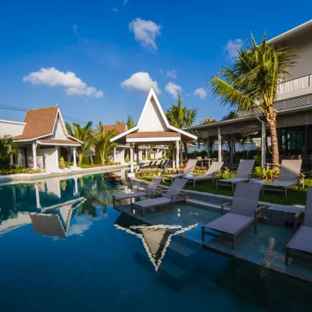 Lalynn Resort & Villas, Phuket Отели рядом с достопримечательностью «Ват Си Сунтхон»