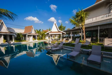 Lalynn Resort & Villas, Phuket Отели рядом с достопримечательностью «Tha Rua Shrine»