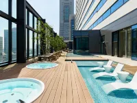 Mitsui Garden Hotel Yokohama Minatomirai Premier - Pools