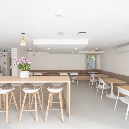 Lis Hotel Chiangmai Отели рядом с достопримечательностью «Храм Ват Шри Супхан»