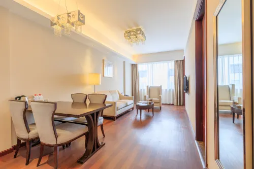 Minfa World Apartment Hotel Xiangyang (Zhuge Liang Square Wanda Plaza） - Pools