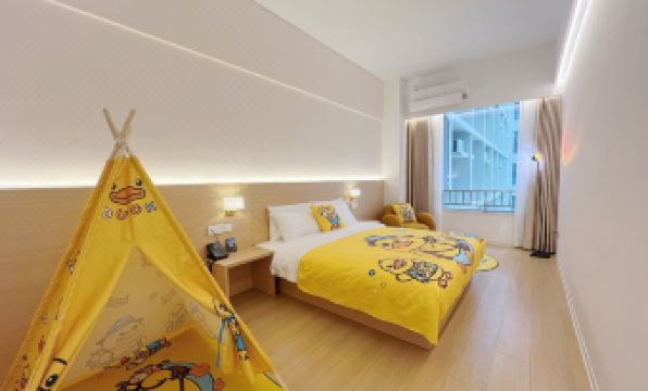 Hengdian Yisu Hotel (Hengdian Film and Television City Qinwang Palace Store)