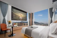 Anshun Yuemanzhi hot spring hotel - balcony