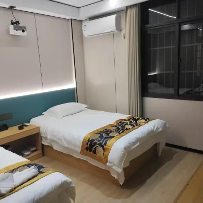 Junlian Wuliao Homestay (Meidou Dadao) Hotels near Junlian Population Cultural Square