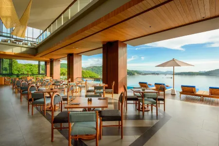 Katamaran Hotel & Resort Komodo Отели в г. Комодо