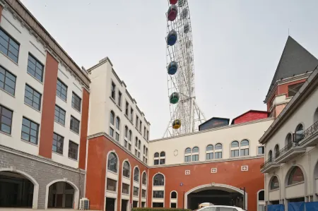 Yuezhijia Business Hotel (Huoshan Ferris Wheel Passenger Transport Center) Отели рядом с достопримечательностью «Piyanghu Park»