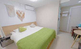 Weihai Shuwang Boutique Hotel (Weigao Plaza Branch)