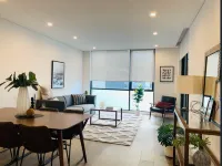Stylish spacious Ensuite  close airport, UTS and CBD