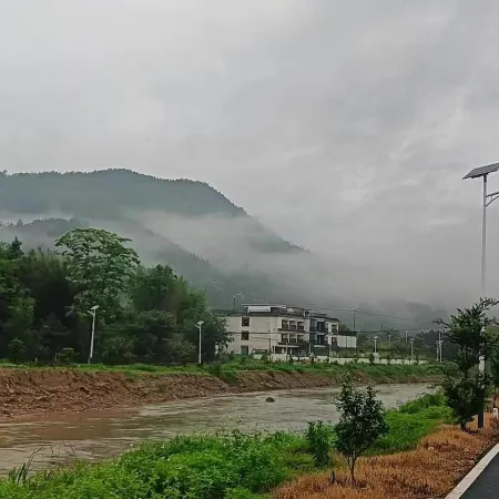 Huazhuquan Health Hot Spring Hostel