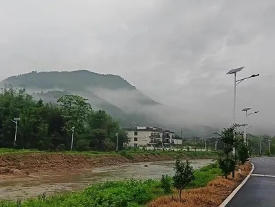 Huazhuquan Health Hot Spring Hostel