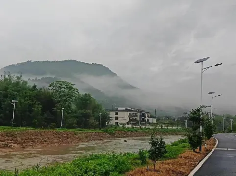 Huazhuquan Health Hot Spring Hostel
